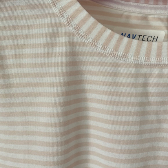 Nautica Women’s Striped Knit Top Pale Pink and White Size Large NEW - Picture 2 of 3